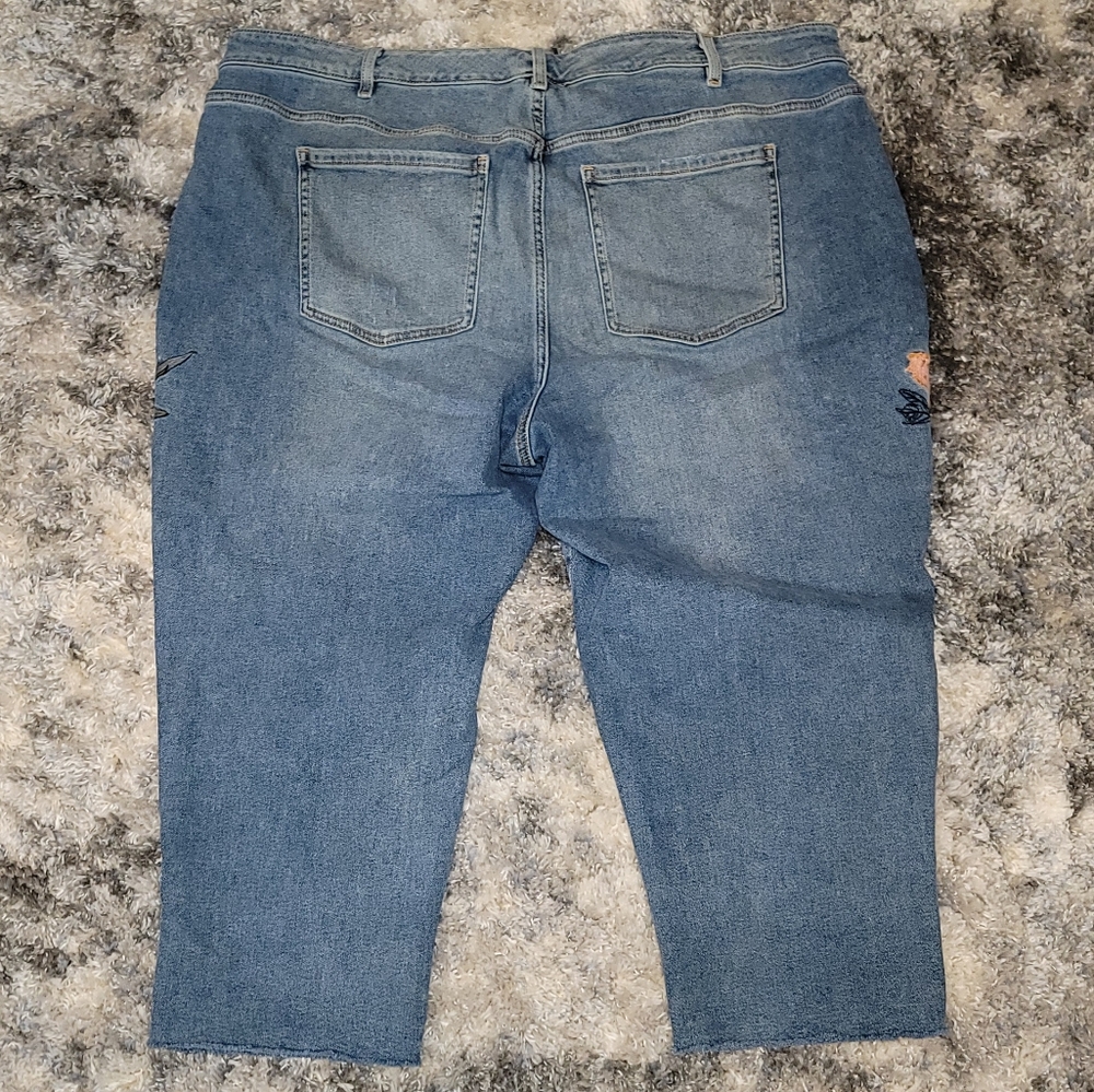 Lane Bryant Embroidered Capris - Picture 4 of 14